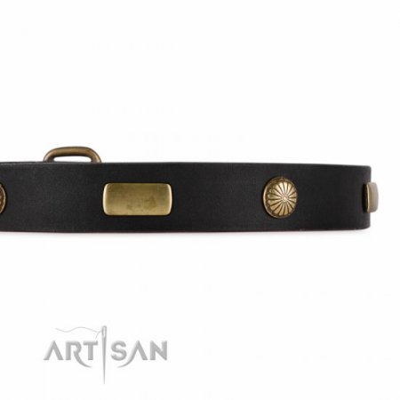 Lederhalsband FDT Artisan mit Platten und Blumen