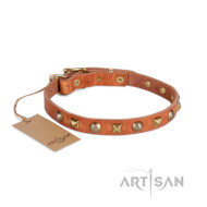 Spitzenqualität Artisan Halsband Leder mit quadratischen Schmuckelementen
